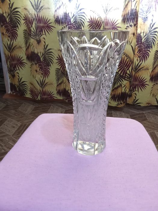 г.Навои. Продам  новый набор хрустальных  ваз - 2шт. Япония