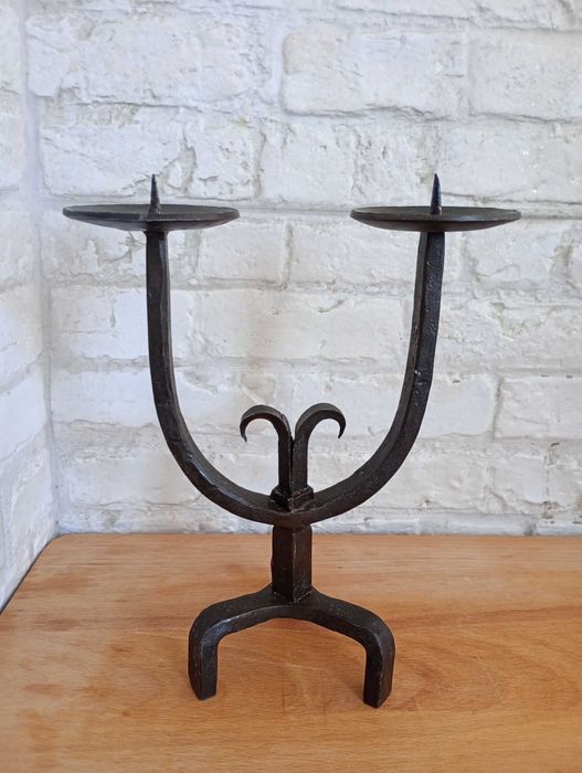 Стар свещник от ковано желязо