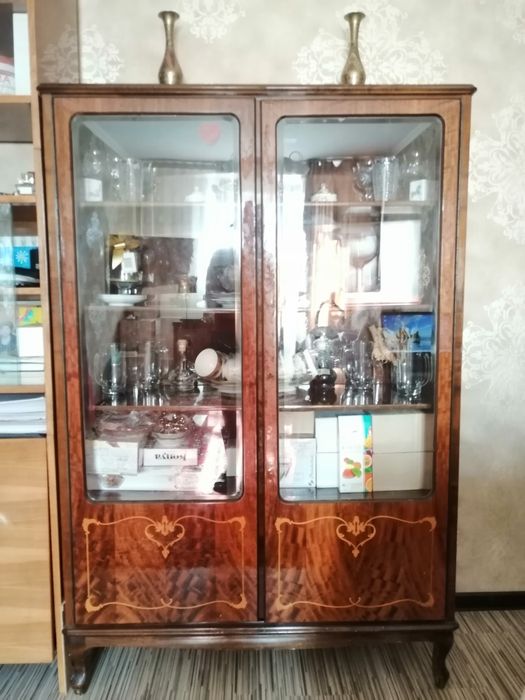 Продам гостиный шкаф