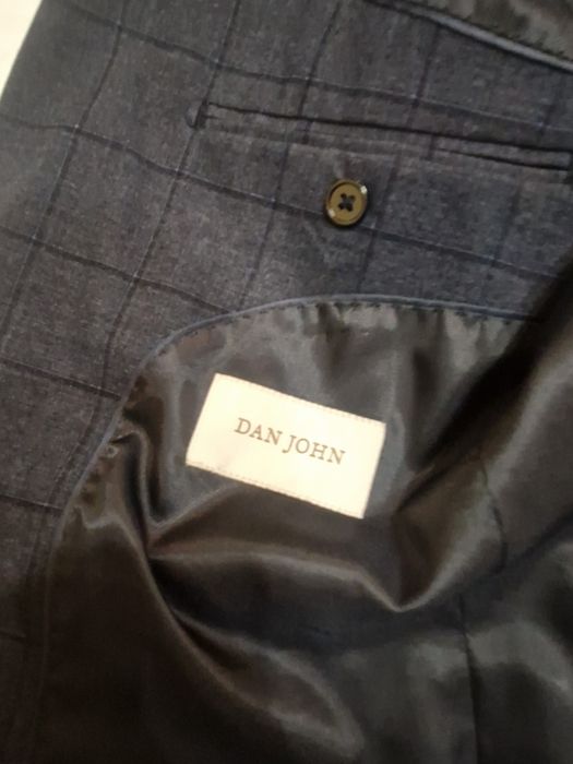 Костюм Dan John совершенно новый.