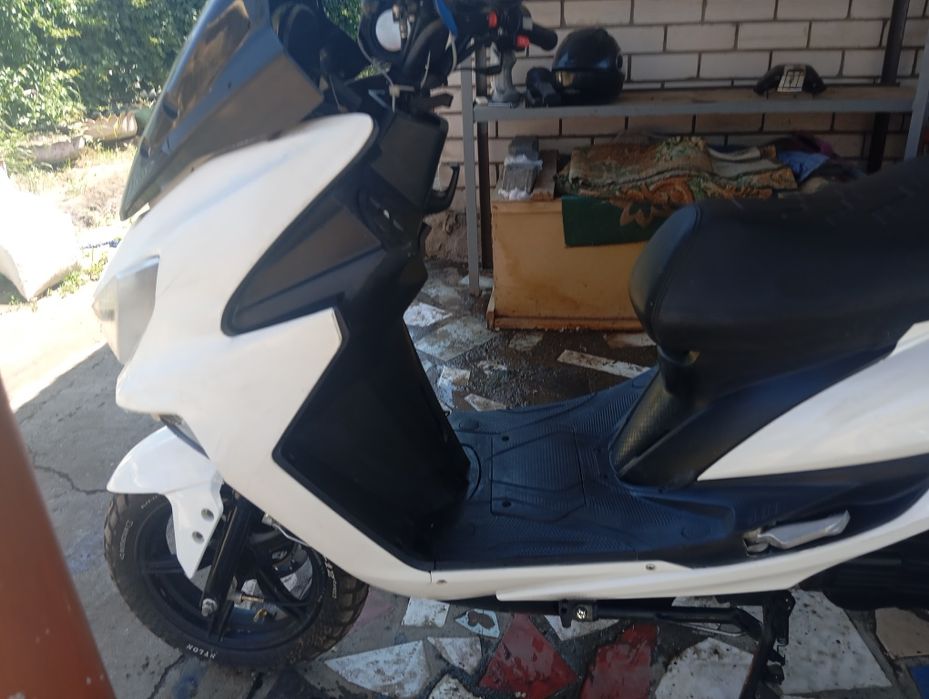 Продам скутер макси Срочно