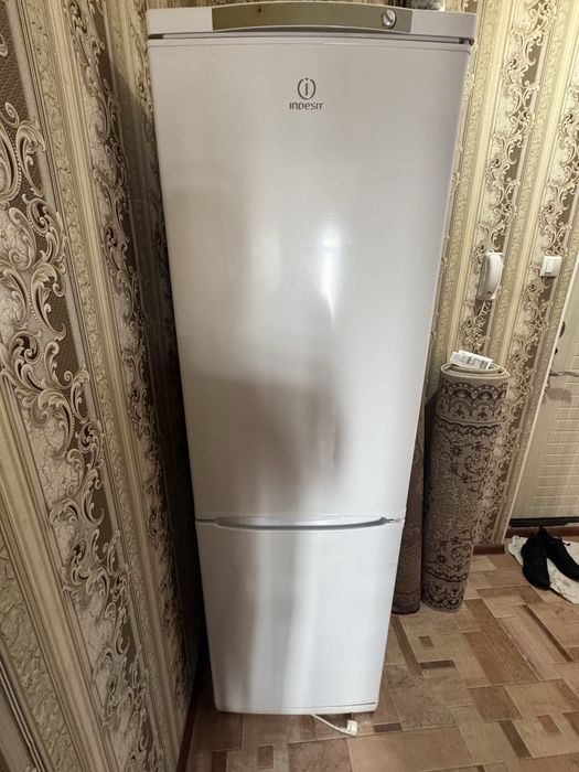 Холодильник Indesit