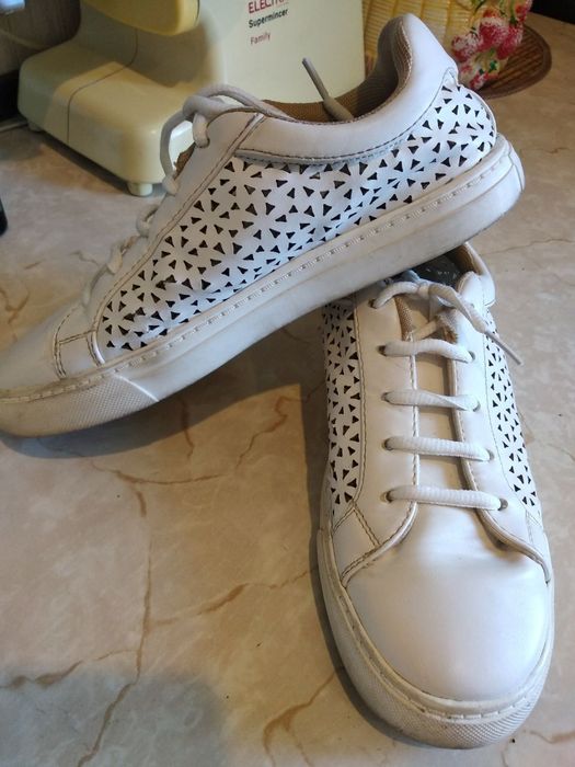 Кросовки женские