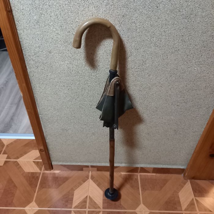 Стол за лов бастун