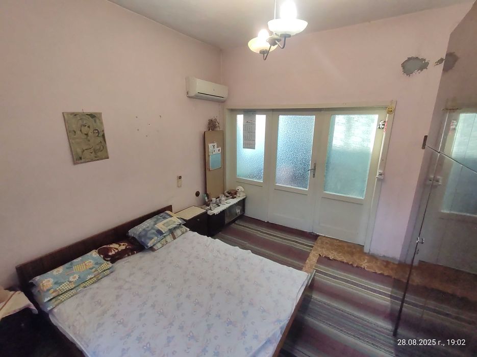 Продавам етаж от къща в Първомай