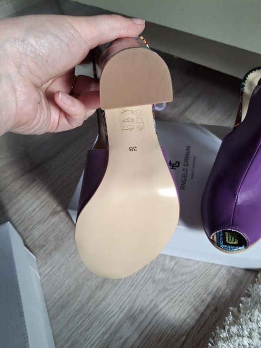 Vând sandale firma: the 5th element