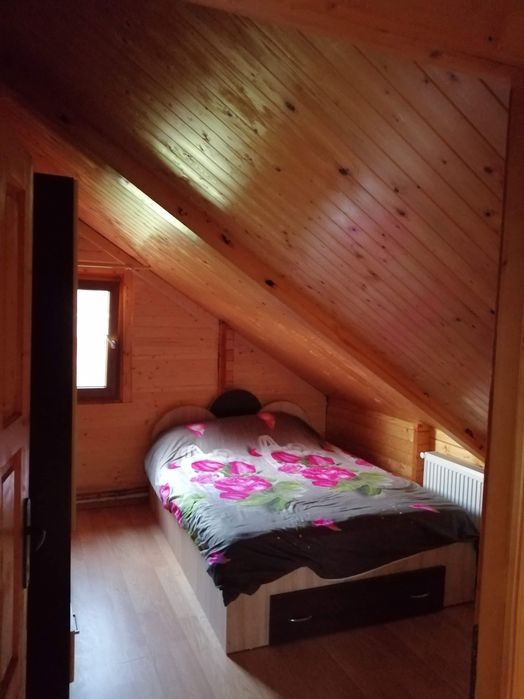Spre închiriere se oferă cabană din lemn cu 3 camere