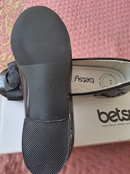 Продам туфельки для девочки