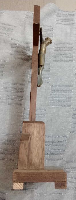 Crucifix catolic de masa altar stejar 35 cm. cu defecte