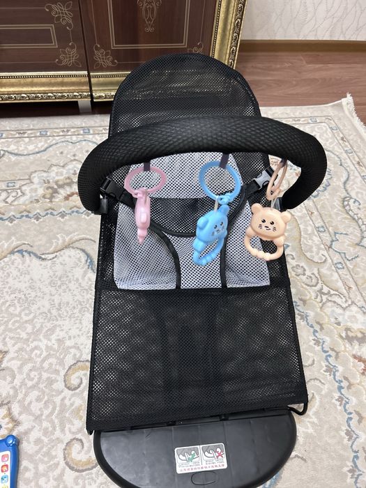 Продам комбинезон , шезлонг в подарок