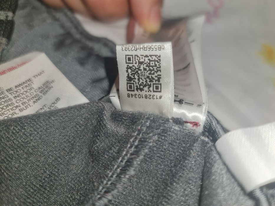 Haine  marimea S si pantaloni pt 13-14 ani. Pt comenzi modific pretul.