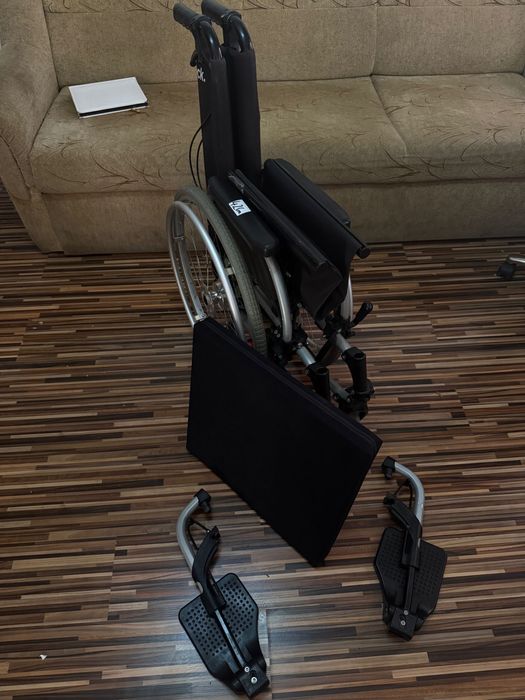 Carut scaun rulant medical batrani handicap dizabilitati