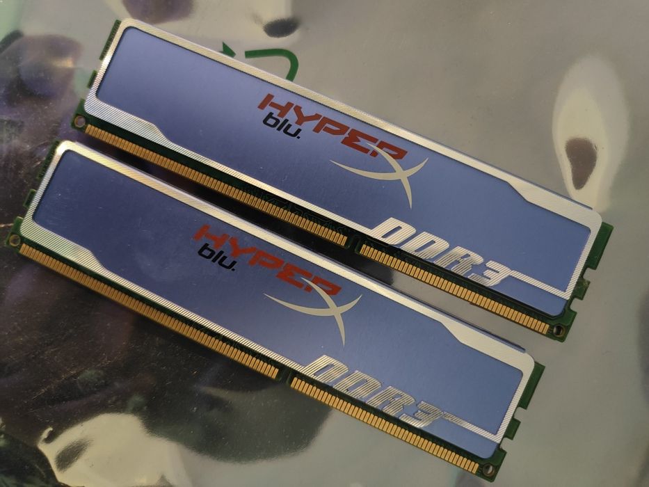 Kit 2x4GB DDR3 1600 mhz CL9 + încă o plăcuță RAM de 2GB  DDR3 1600mhz