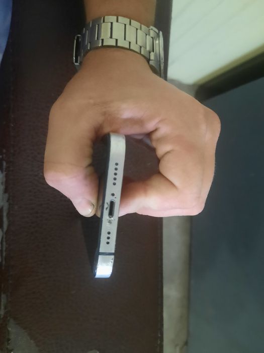 Продам айфон 12 на 128г