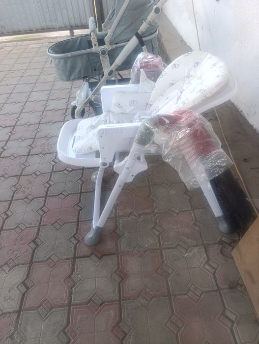 Коляска и столик для кормления