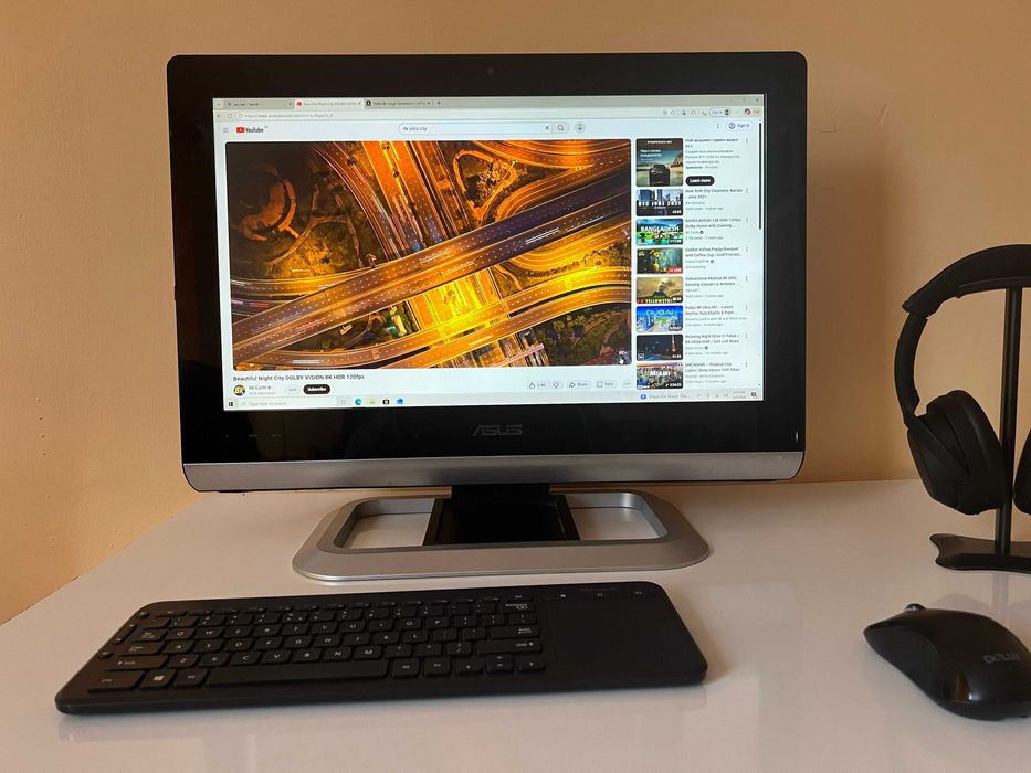 All in One компютър Asus ET222I - на цената на компютър