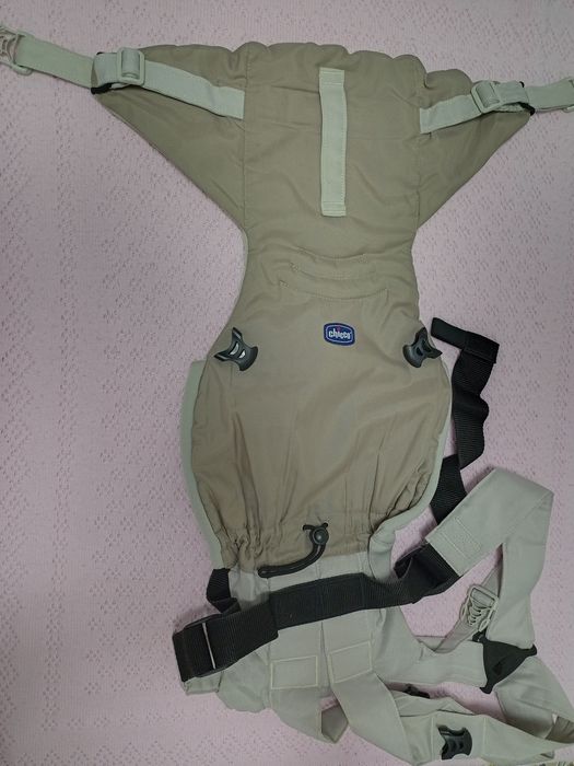 VÂND MARSUPIU pentru bebeluși până la 36 kg. Vând 2 bucăți, cel albastru (1) -  NOU complet nefolosit (costă 150 lei), marsupiu (2)(costă 100 lei)