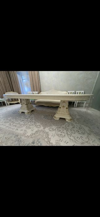 Стол для приема гостей