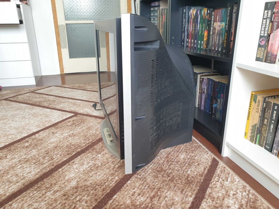 Телевизор Samsung 29 инча CW-29Z306V с намален обем в дълбочина.