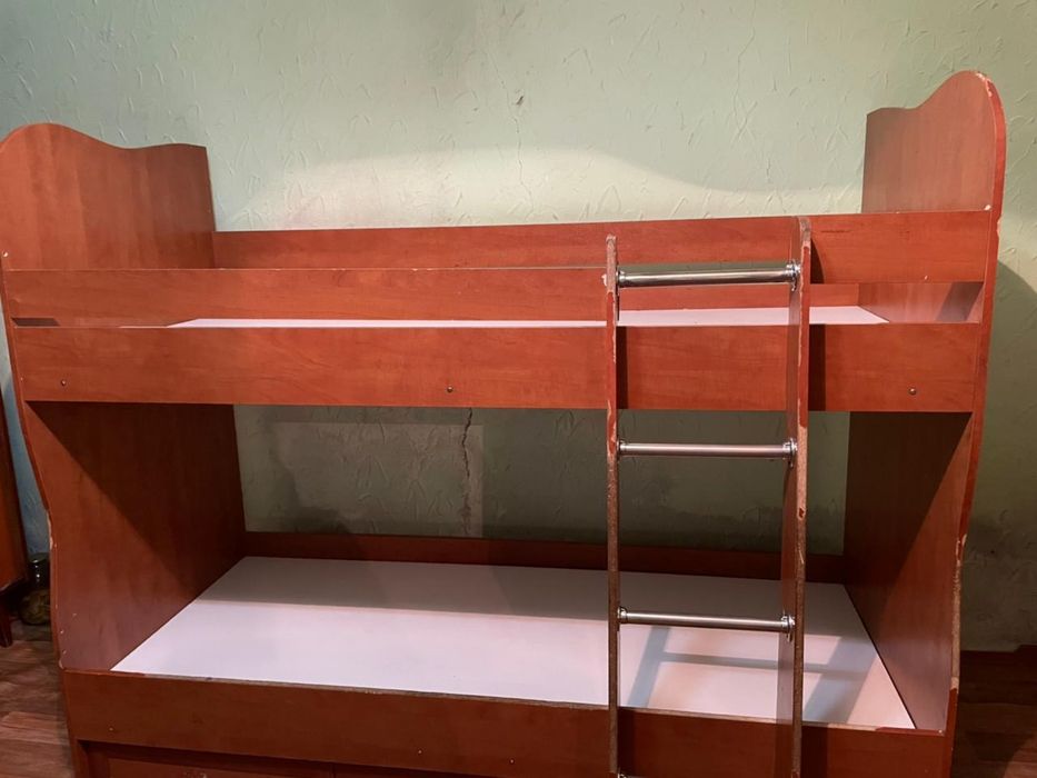 Кровать 2шт 2этажные  +1шкаф