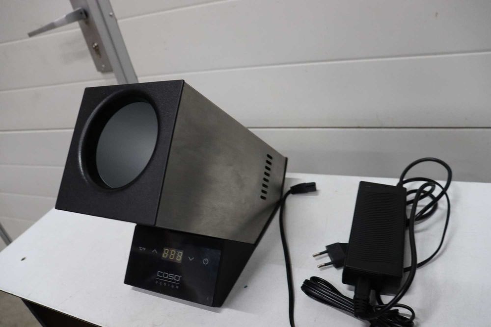 Охладител за вино CASO WineCase One Inox Design за една бутилка, температурен диапазон от 5-18°C, за бутилки с диаметър до 9 см, сензорно управление
