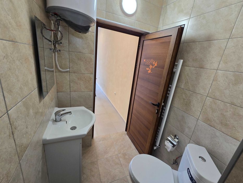 Дава се под наем Офис в Асеновград - 107 кв.м за 615 € - Снимка #18