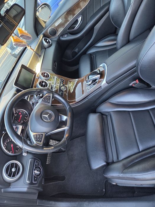 Vând Mercedes Benz C220 AMG