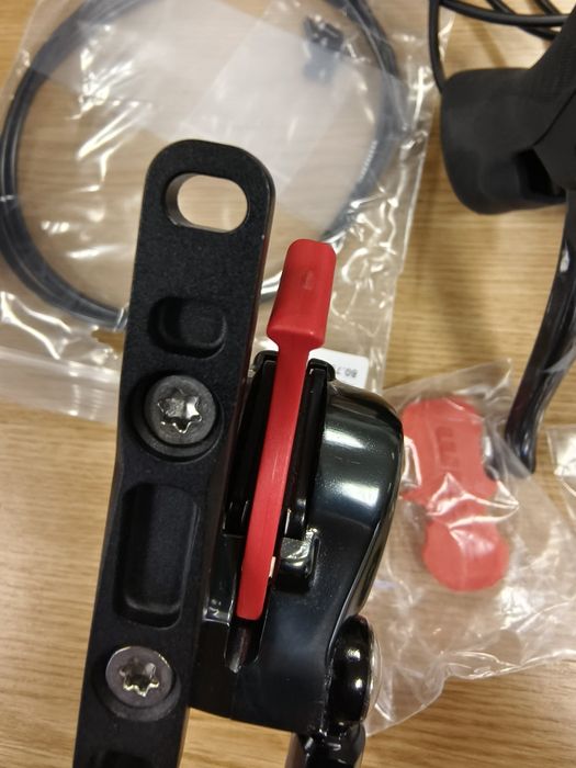 SRAM Force 22 DoubleTap 1/2x11 Хидравлични спирачки - Плосък монтаж