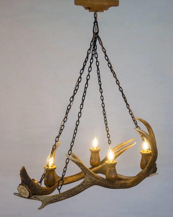 Ръчно изработени осветителни тела от еленови рога!