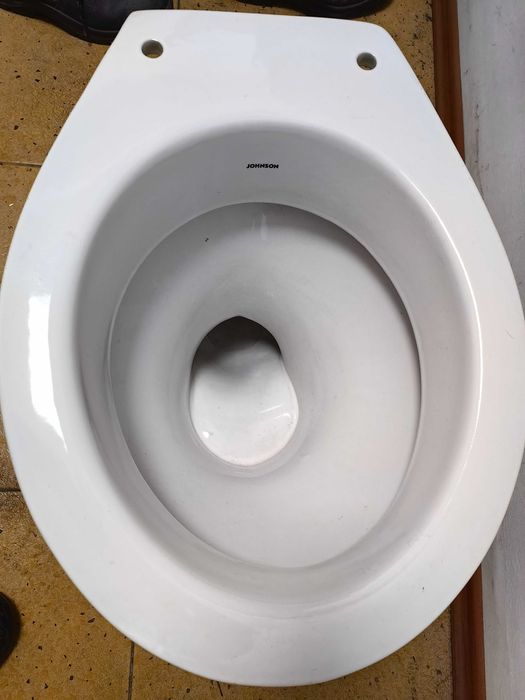 Тоалетна чиния, нова, долно отичане.