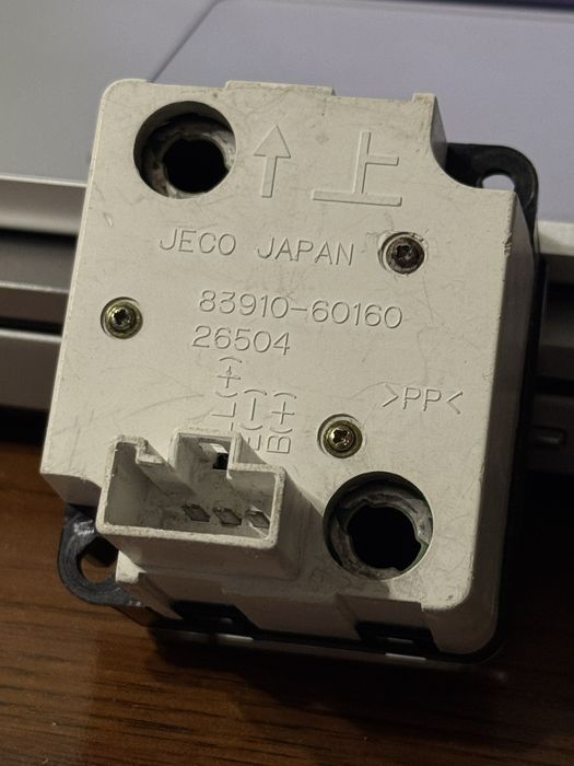 Часы на Toyota Prado 95