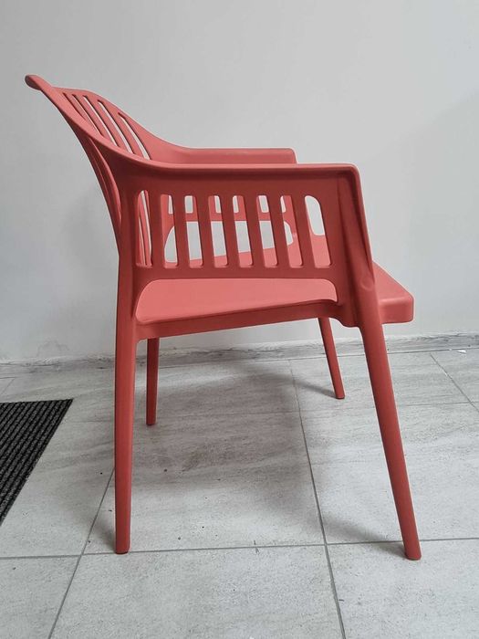 Стол Лукас полипропилен червен