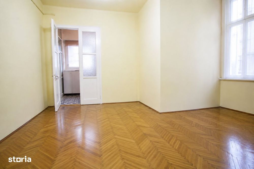 Apartament cu 3 camere la etajul 1, 73mp, langa Palatul Prefecturii