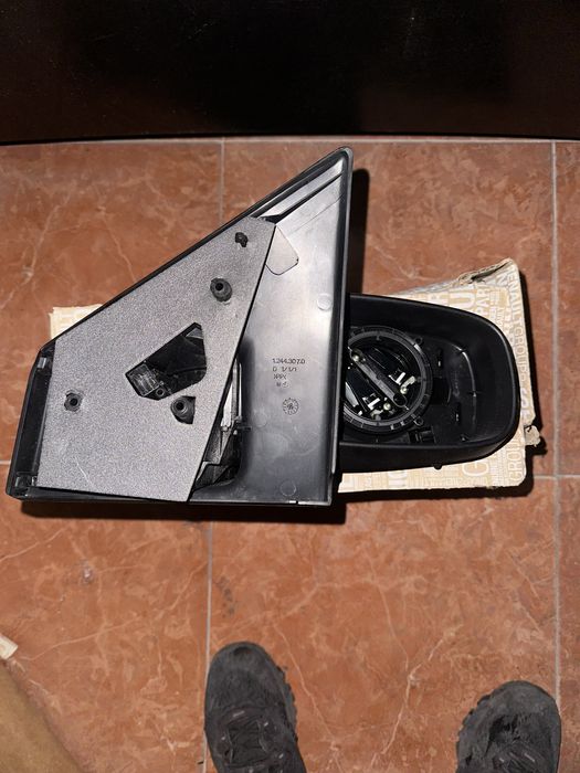 Чисто ново Оригинално д. Огледало за Renault Clio 2 II