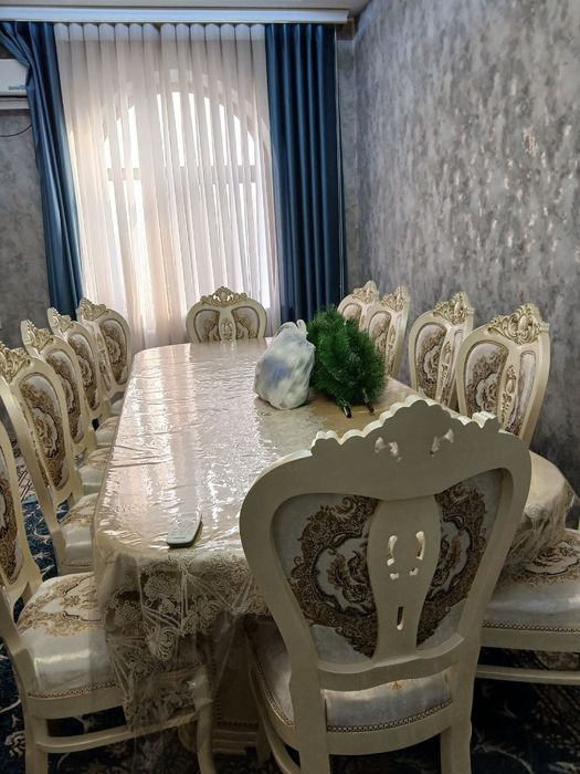 Продаётся стол и стулья