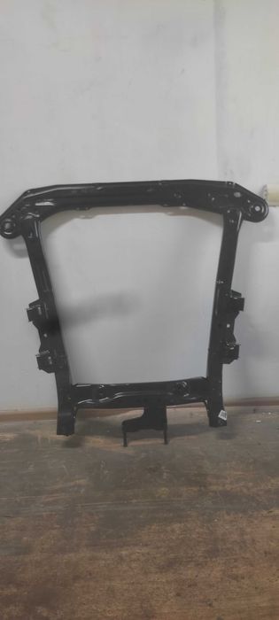 Подрамник, балка на ларгус