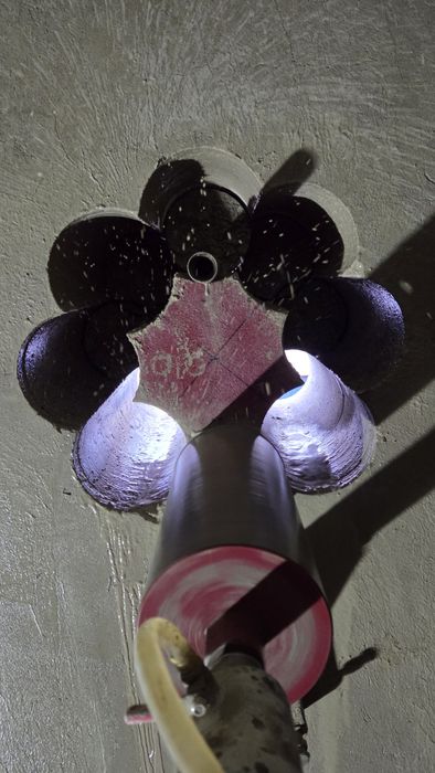 Алмазное бурение стен. Отверстие в стене