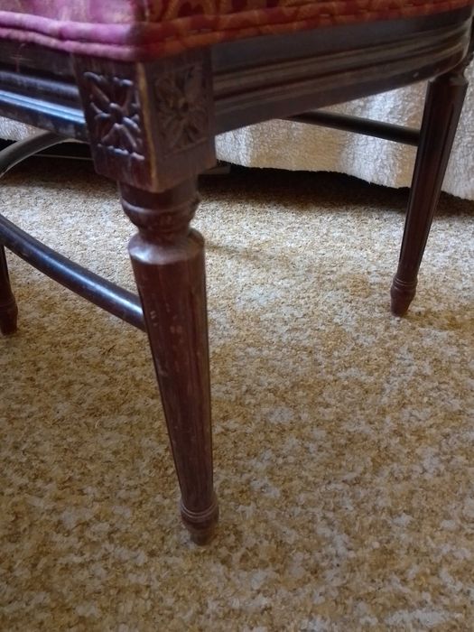 Старинен стол за хора със стил и вкус