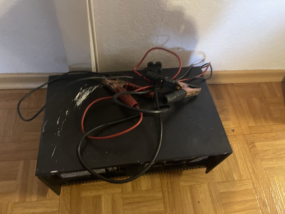 Зарядно за акумолатор Arktis