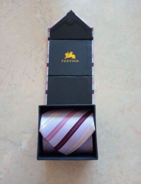 Галстук новый в коробке