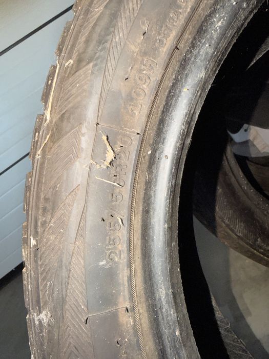 Vând anvelope M+S 255/50/R20