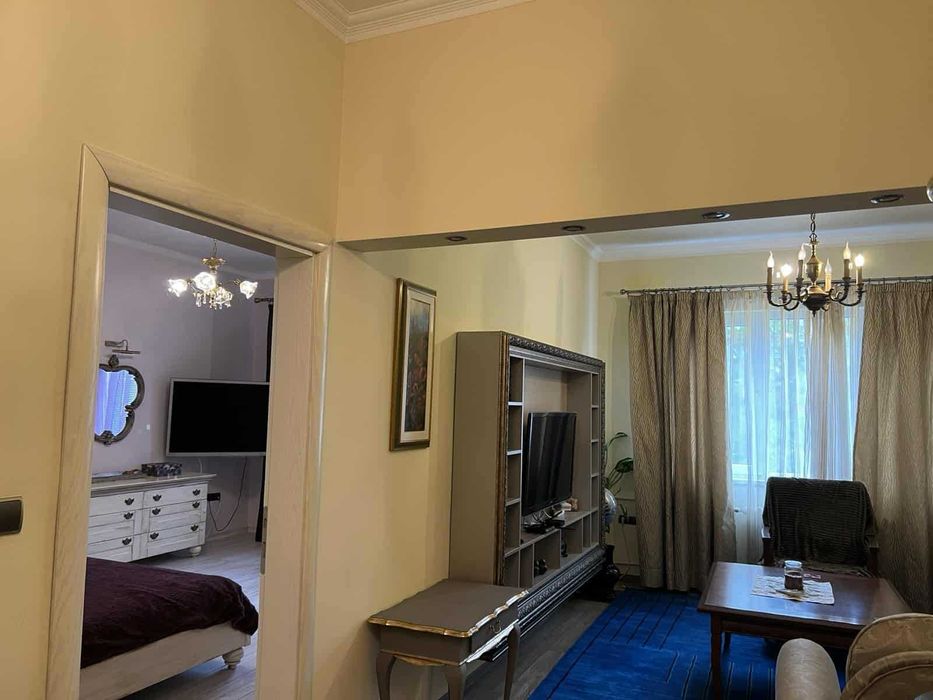 Дава се под наем Тристаен апартамент в София, Център - 130 кв.м за 1300 € - Снимка #13