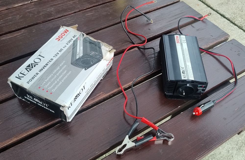 Invertor Kemot, 12 v DC - 230 v AC, 300 W continuu, 600 W varf, Unda sinus modificata, folosit ocazional, ca nou, fara uzura, la jumatate de pret