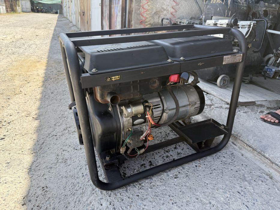 * HYUNDAI DHY7500LE-3 генератор-движок 7.5 kW дизельный оригинал