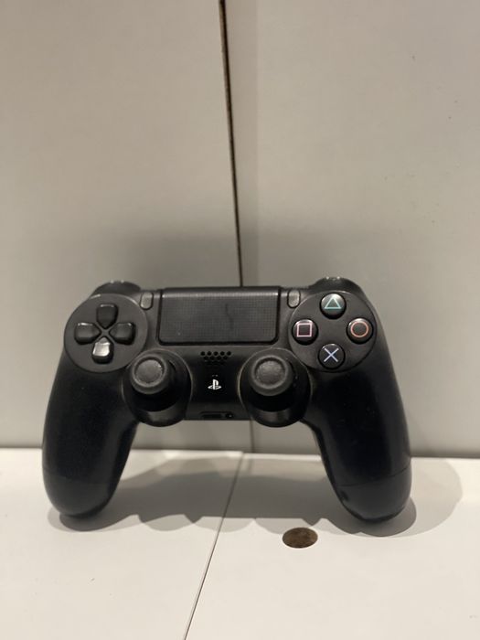 Vand playstation 4 500Gb