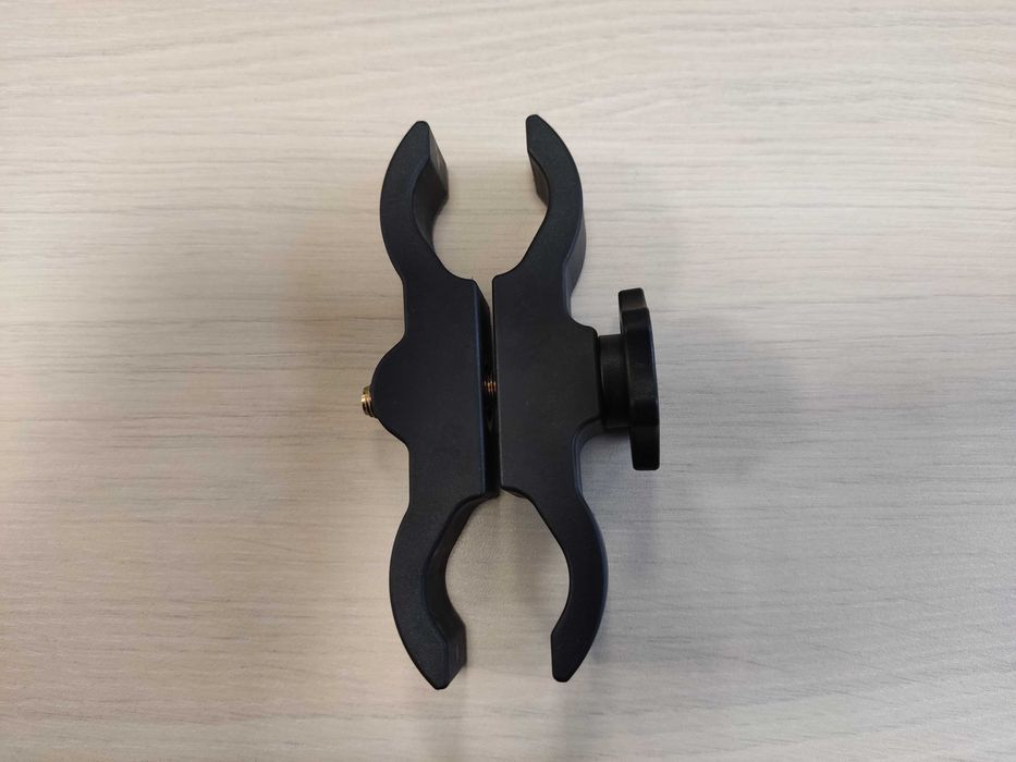 Продавам фенер със зелена светлина за лов и риболов и стойки за монтаж