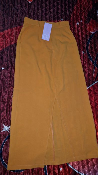 Юбка оранжевого цвета