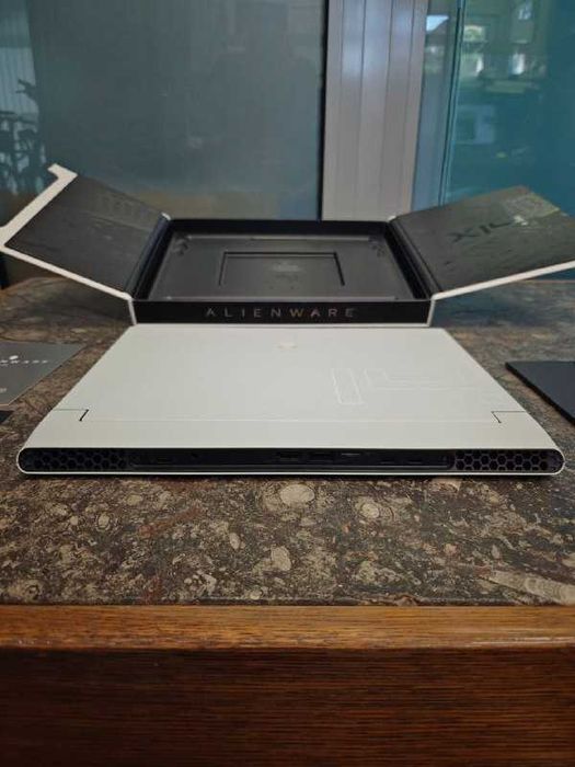 Запазен лаптоп Dell Alienware x14 FULL HD Екран - 14 инча