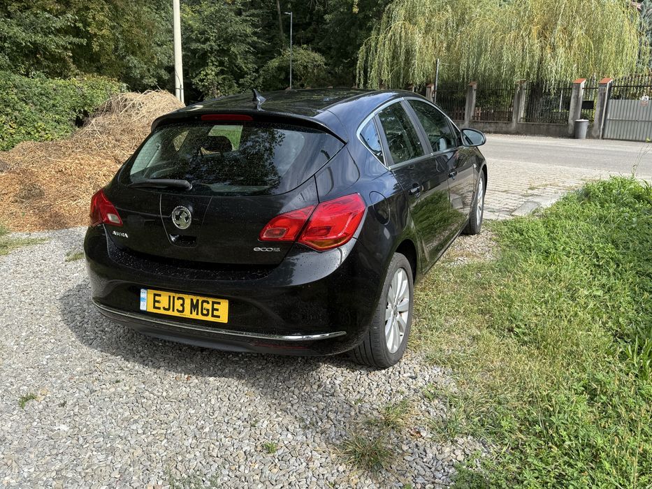 Dezmembrez Opel Astra J 1.7 cdti