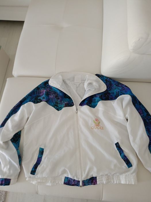 Vând hanorac unisex cu logo,că nou , produs de calitate.marimea S.